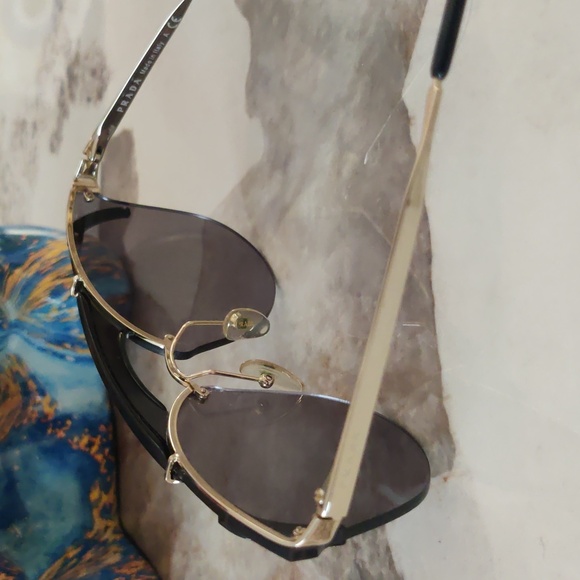 Prada very cute Women's sunglasses - Picture 8 of 9
